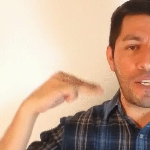 Se hace una letra m, y se mueve en círculo
                        alrededor de la oreja.